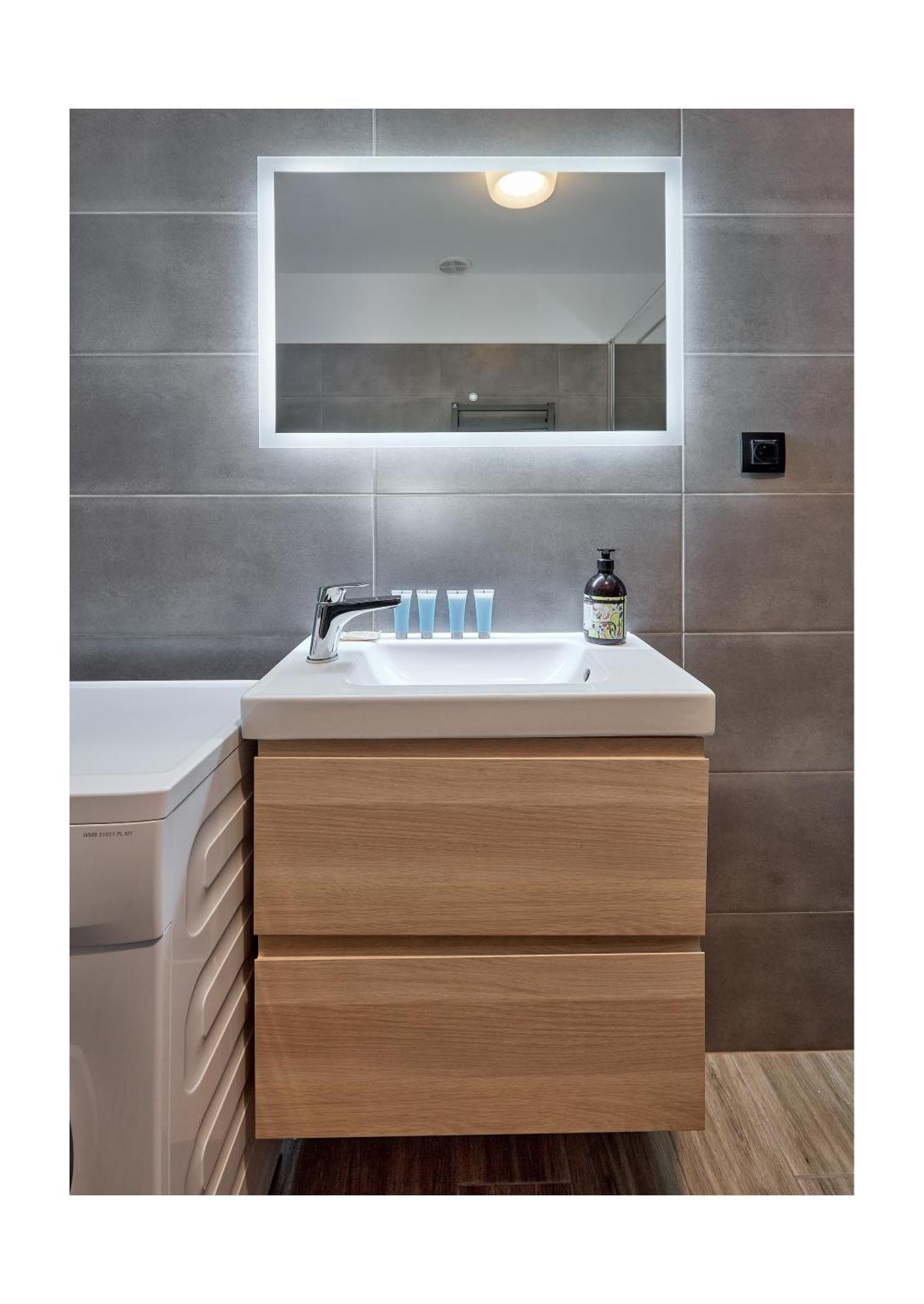 Malta Homely Apartment Познань Экстерьер фото